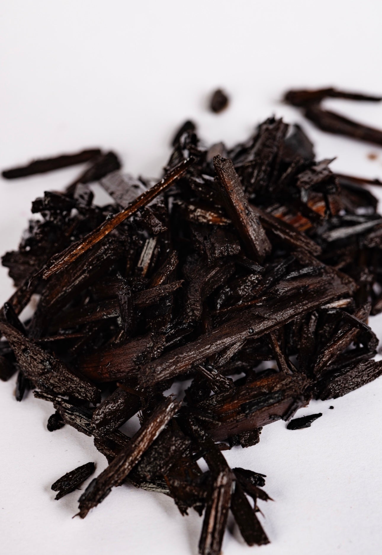 Alshaheen Perfumes Bakhoor Oud Satin Mood Texture Close-Up